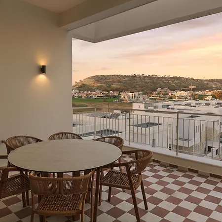 Aparthotel Larnaca Liv & Co