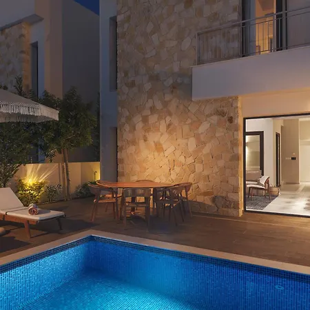 Aparthotel Larnaca Liv & Co 4*