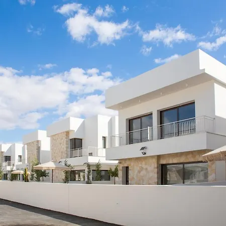 Aparthotel Larnaca Liv & Co
