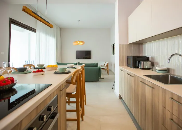 アパートホテル Liv & Co & 4*