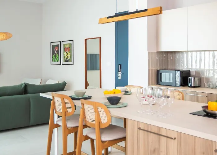 アパートホテル Liv & Co & オロクリニ