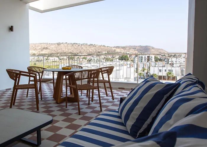 Liv & Co & アパートホテル