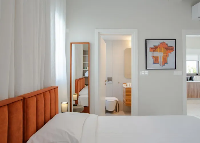 アパートホテル Liv & Co & 4*