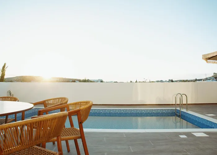 アパートホテル Liv & Co & 4*