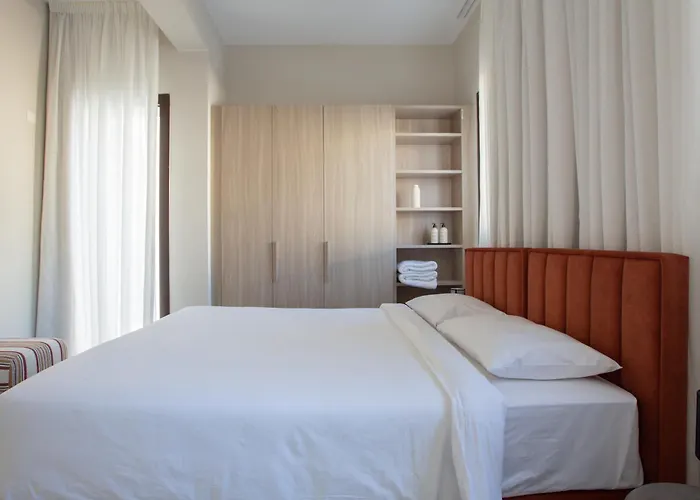 Liv & Co & 4* オロクリニ