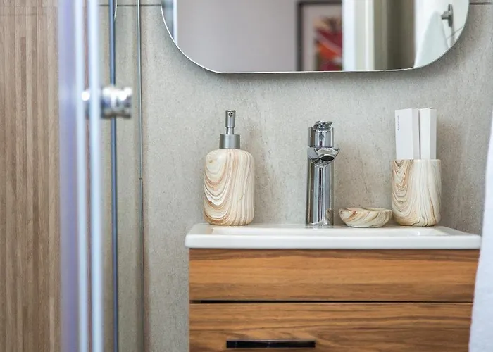 Liv & Co & アパートホテル