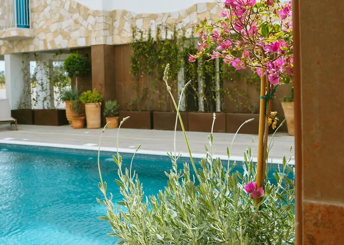 アパートホテル Liv & Co & 4*