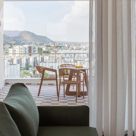 Liv & Co & Aparthotel *