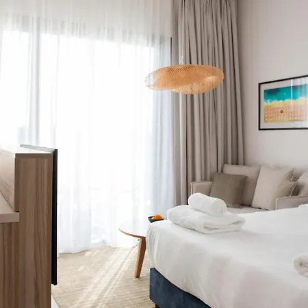 Larnaca Liv & Co 4* 沃罗里尼