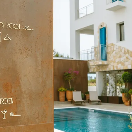 Liv&co Suites&villas 4*